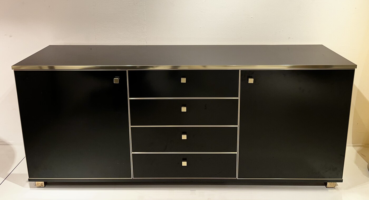 F 377 AV lacquered black sideboard with brass details, Dalvera Italy, 1970’s