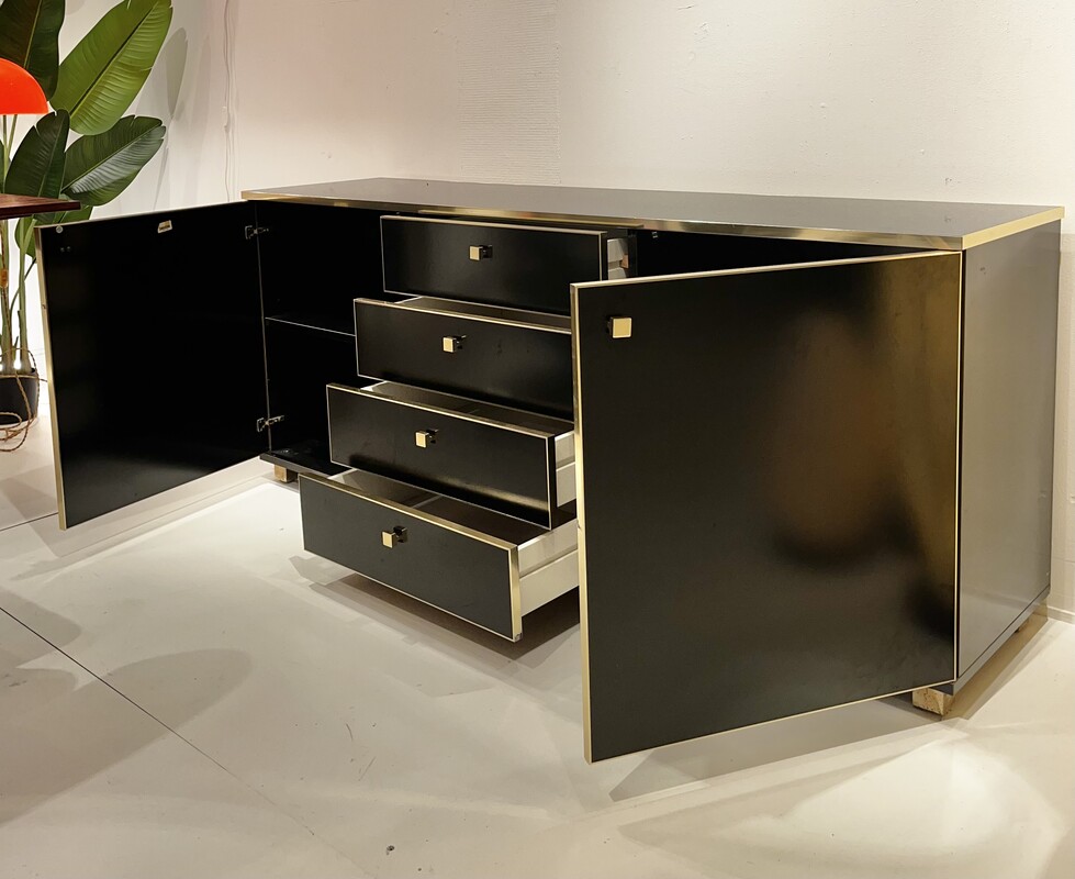 F 377 AV lacquered black sideboard with brass details, Dalvera Italy, 1970’s