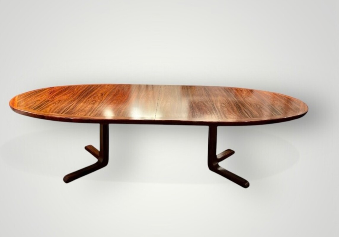 F 384 AS Ovale extendable rosewood dining table ca 1960/1970