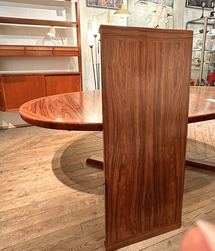 F 384 AS Ovale extendable rosewood dining table ca 1960/1970