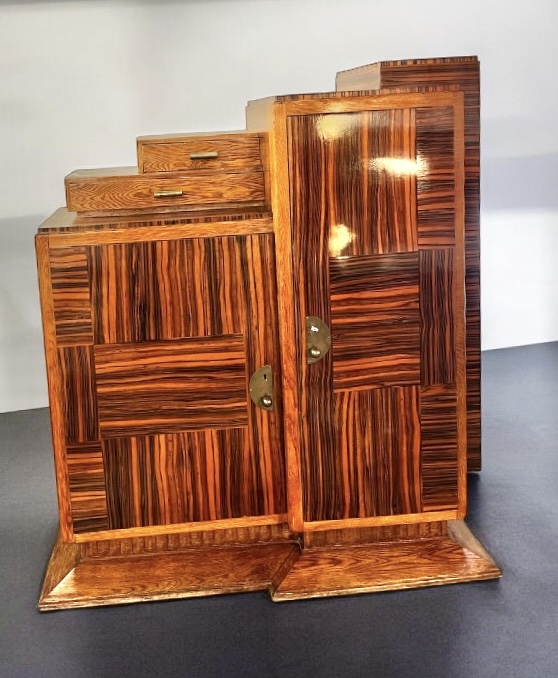 F 386 RP modernist cabinet, 1930’s