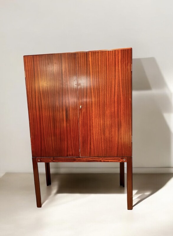 F 389 YD scandinavian cabinet attributed to Ole Wanscher 