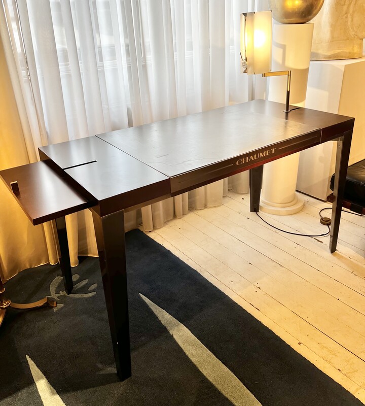 F 402 YD Chaumet jewelry table 