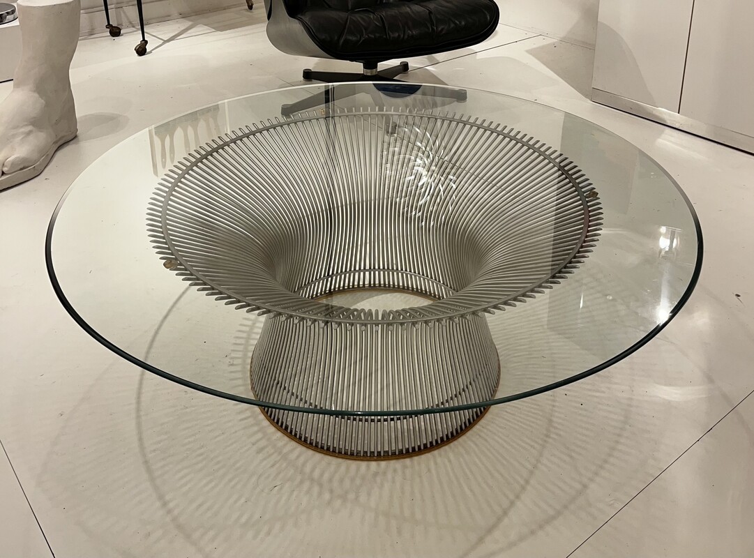 F 702 AV round coffee table by Warren Platner for Knoll