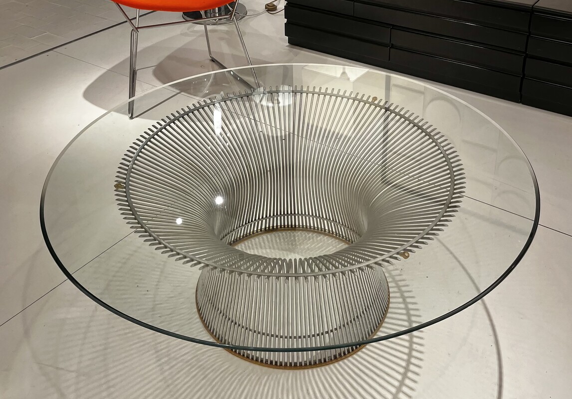 F 702 AV round coffee table by Warren Platner for Knoll