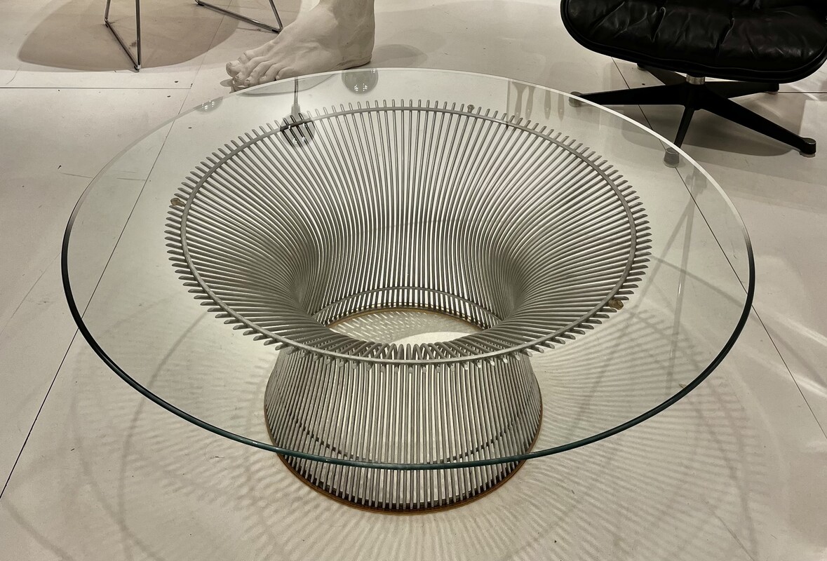 F 702 AV round coffee table by Warren Platner for Knoll