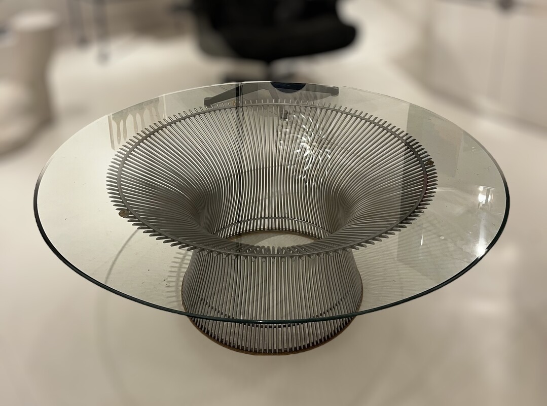 F 702 AV round coffee table by Warren Platner for Knoll