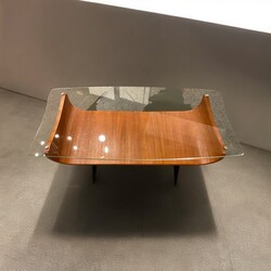 F 714 AS coffee table , glass and teak, in the state of Cor Alons (1892-1967), Holland, restored 