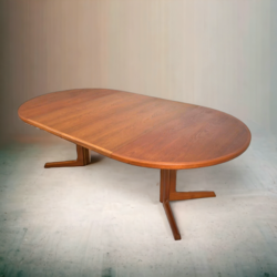 F 715 JC Teak extendable round dining table, Denmark 1970s