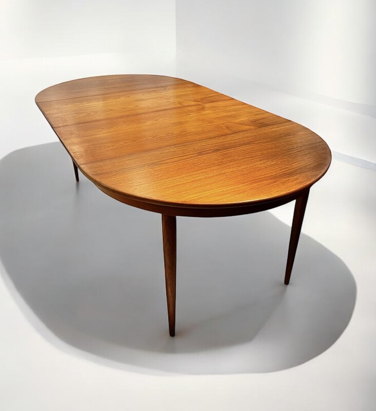 F 719 JD/RC extendable teak round - ovale dining table by SKOVMAND ANDERSEN, Denmark 