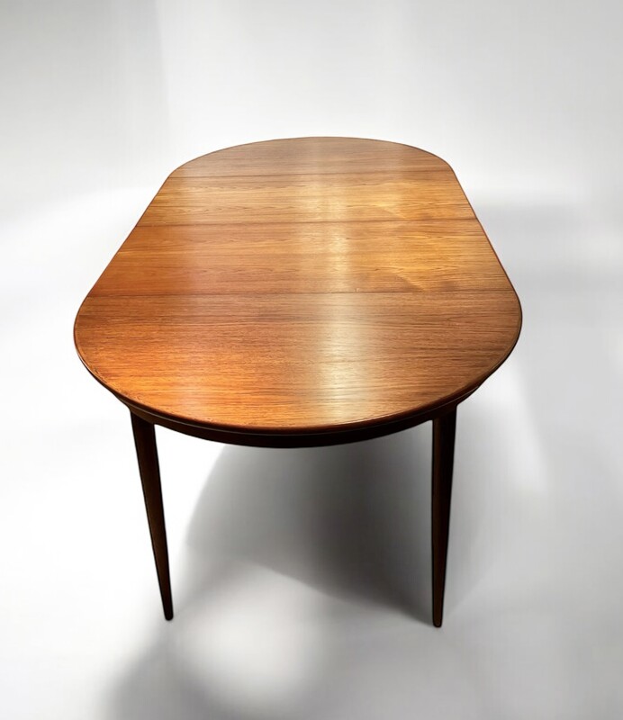 F 719 JD/RC extendable teak round - ovale dining table by SKOVMAND ANDERSEN, Denmark 