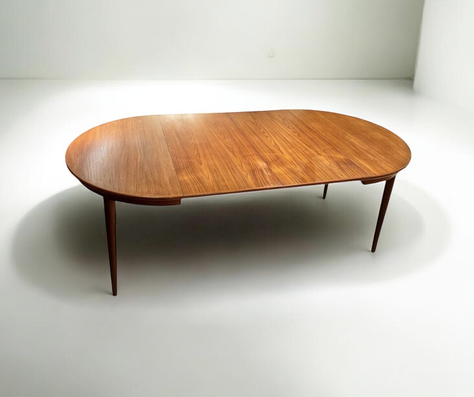 F 719 JD/RC extendable teak round - ovale dining table by SKOVMAND ANDERSEN, Denmark 