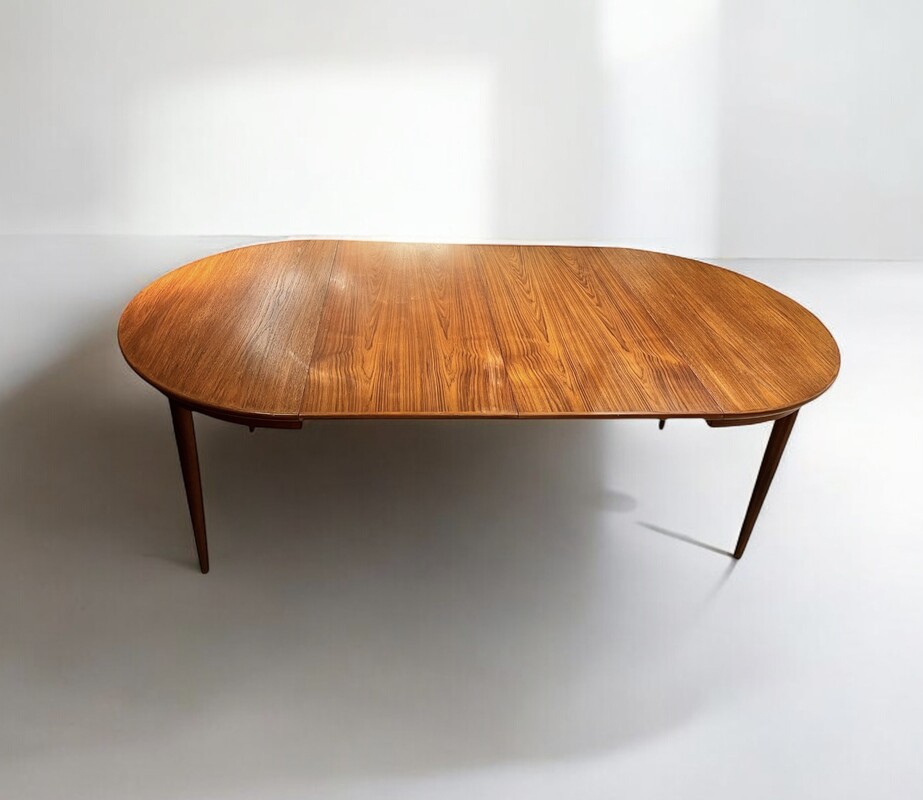 F 719 JD/RC extendable teak round - ovale dining table by SKOVMAND ANDERSEN, Denmark 