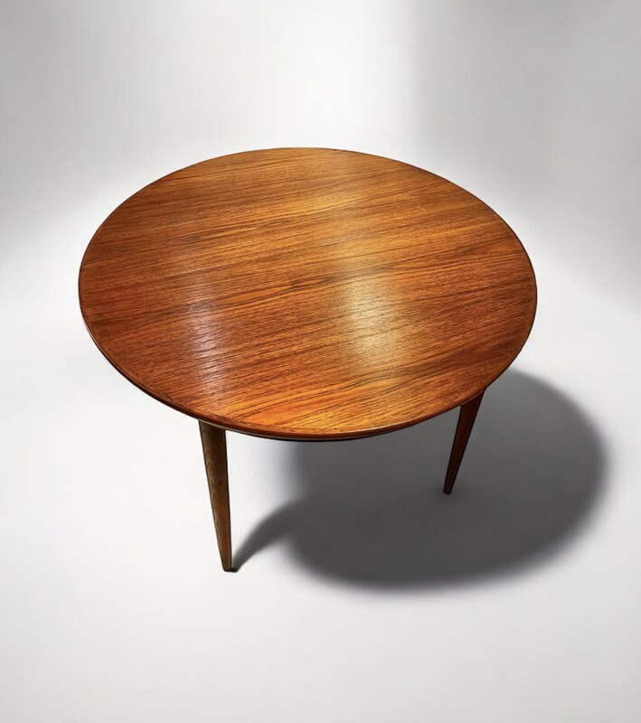 F 719 JD/RC extendable teak round - ovale dining table by SKOVMAND ANDERSEN, Denmark 