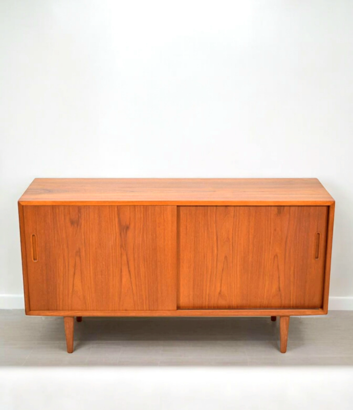 F 722 JC Teak sliding Doors vintage Scandinavian sideboard by Poul Hundevad Denmark 1960s 