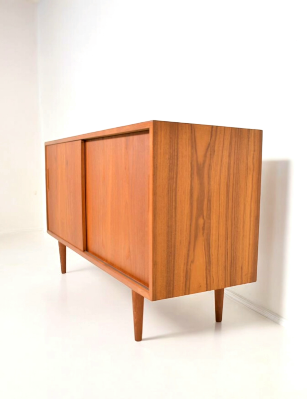 F 722 JC Teak sliding Doors vintage Scandinavian sideboard by Poul Hundevad Denmark 1960s 