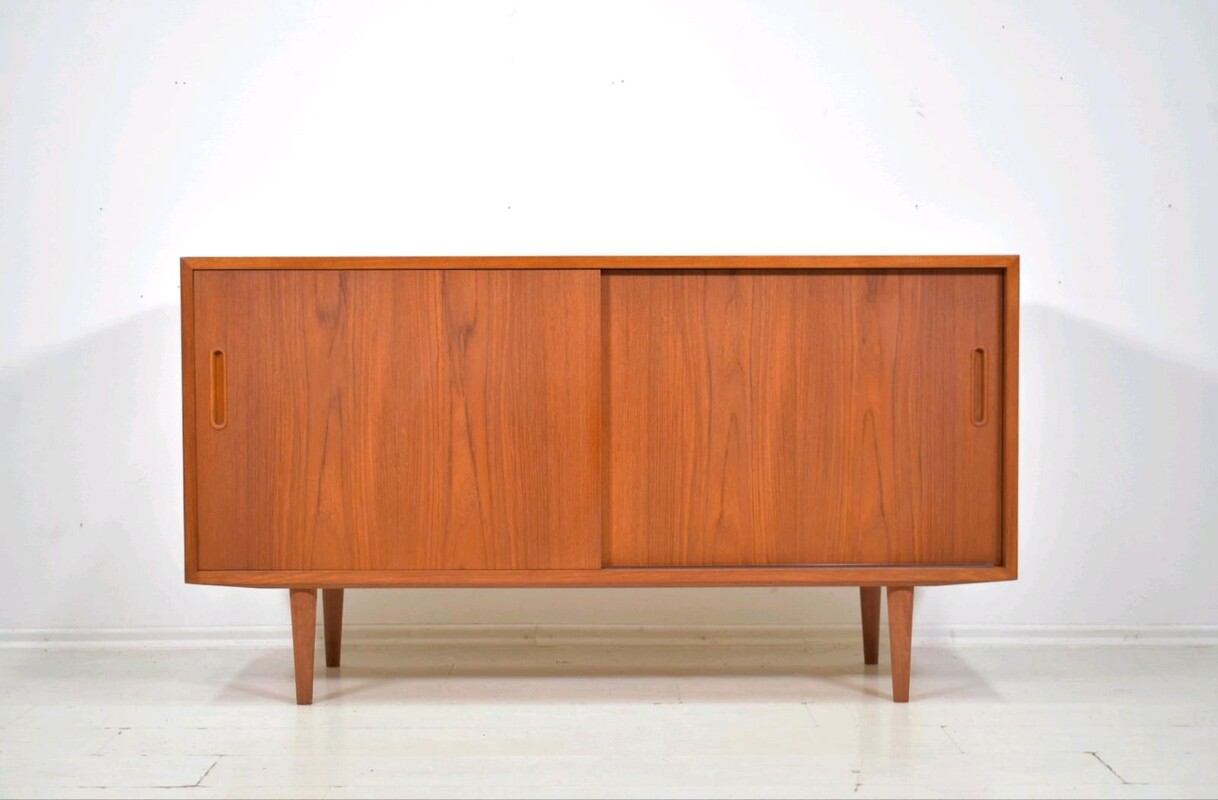 F 722 JC Teak sliding Doors vintage Scandinavian sideboard by Poul Hundevad Denmark 1960s 