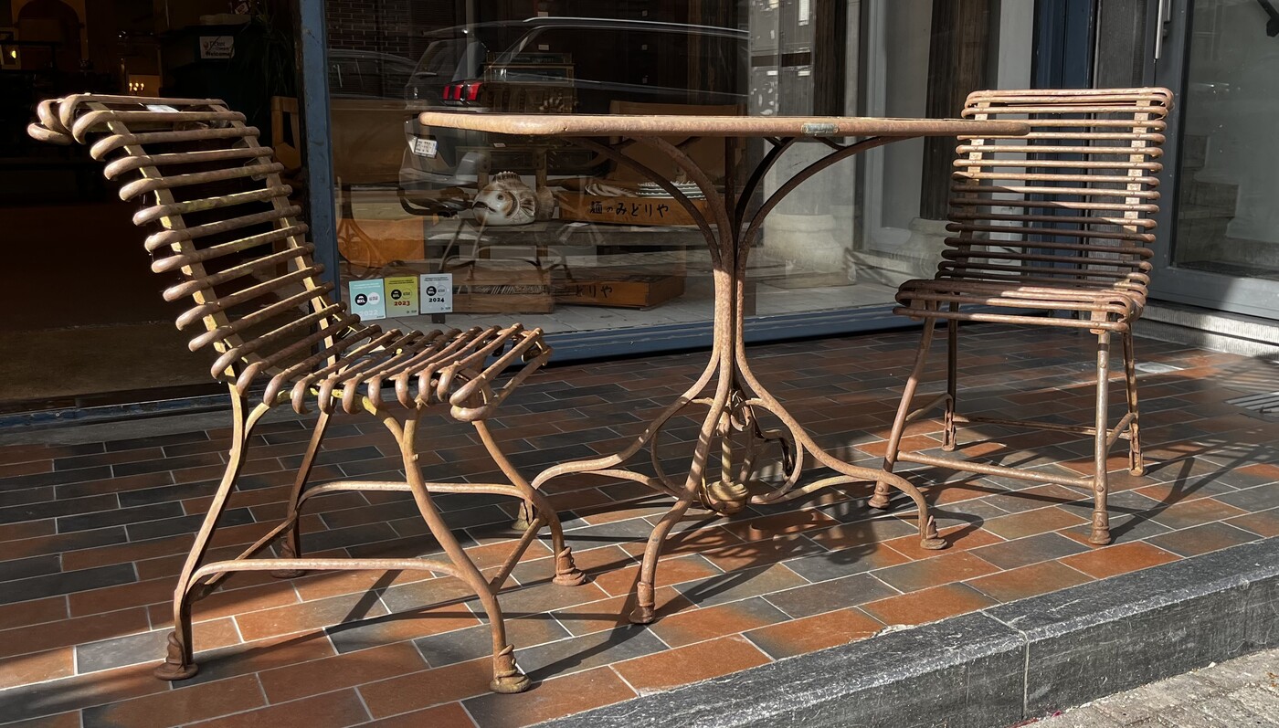 F 729 RD garden set composed by 2 chairs and 1 table by Saint-Sauveur Arras, 19th century 