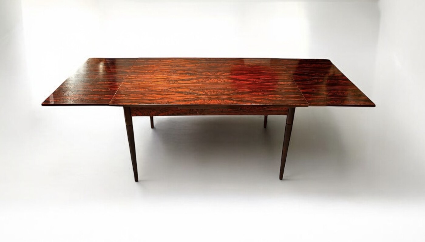 F 733 AV extendable rosewood dining table 