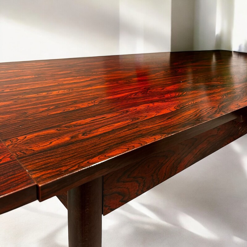 F 733 AV extendable rosewood dining table 