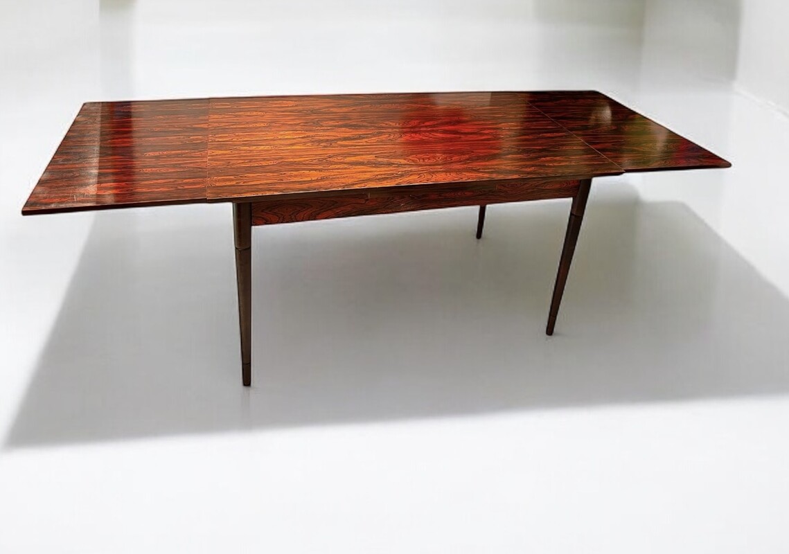 F 733 AV extendable rosewood dining table 