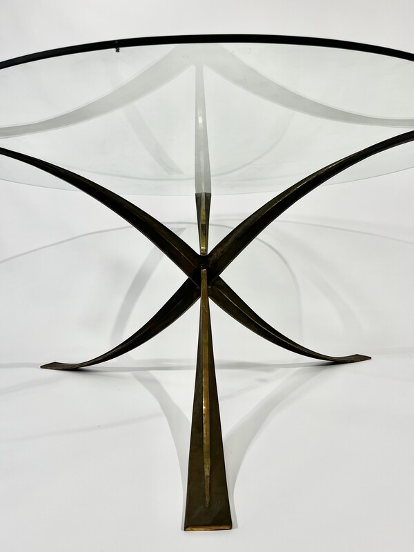 F 735 RR round bronze and glass table by Michel Mangematin 