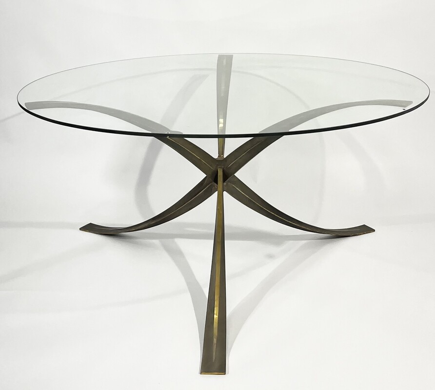 F 735 RR round bronze and glass table by Michel Mangematin 