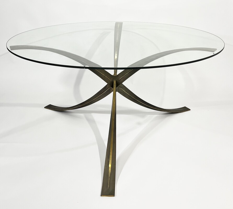 F 735 RR round bronze and glass table by Michel Mangematin 