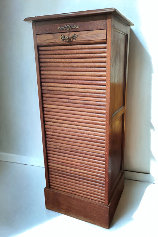 F 836 JC  Oak rolling shutter cabinet Ca 1900