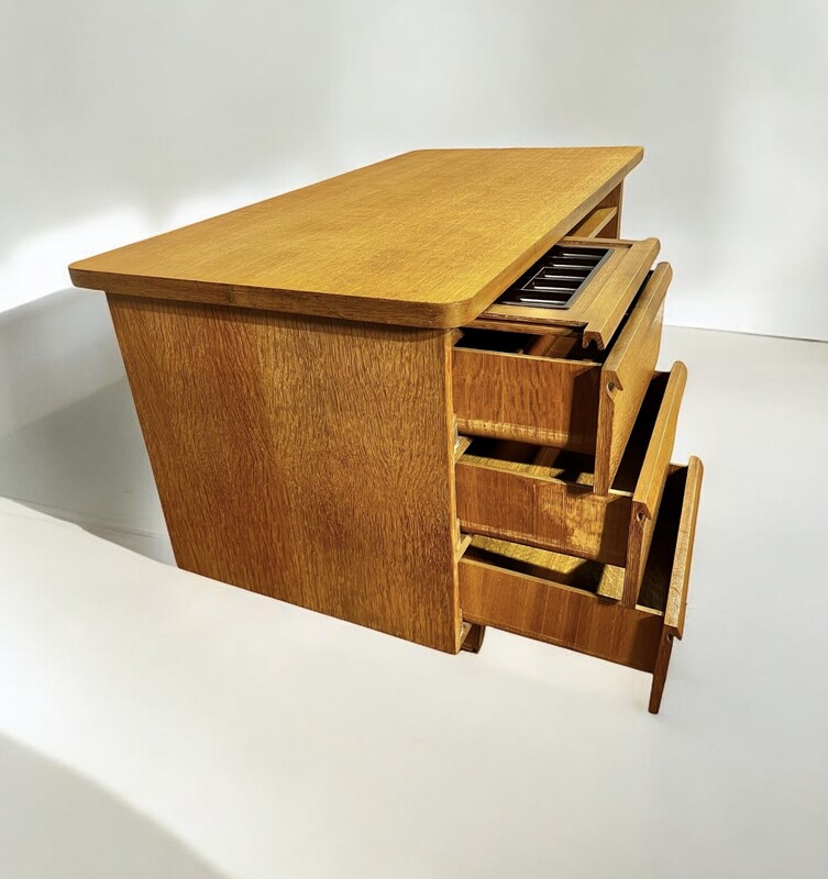 F 850 AG  oak desk by De Coene, 1950 ( armchair non included ) 