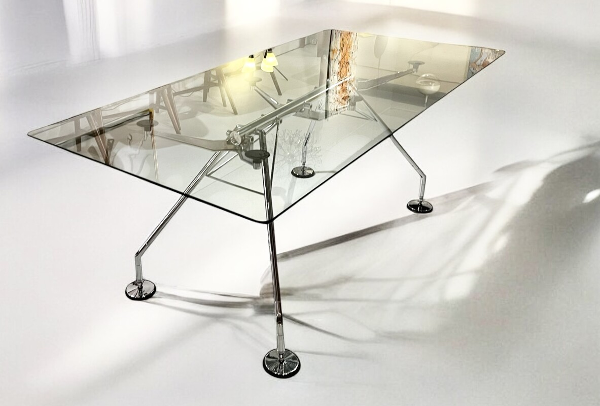 F 875 GOT Nomos table by Norman Foster for Tecno