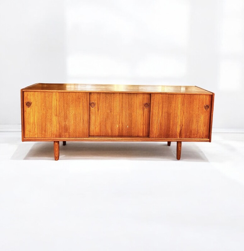 F 883 JC Teak scandinavian sidebaord 1960s