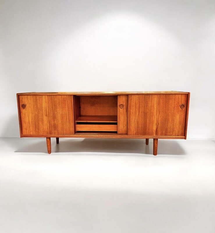 F 883 JC Teak scandinavian sidebaord 1960s