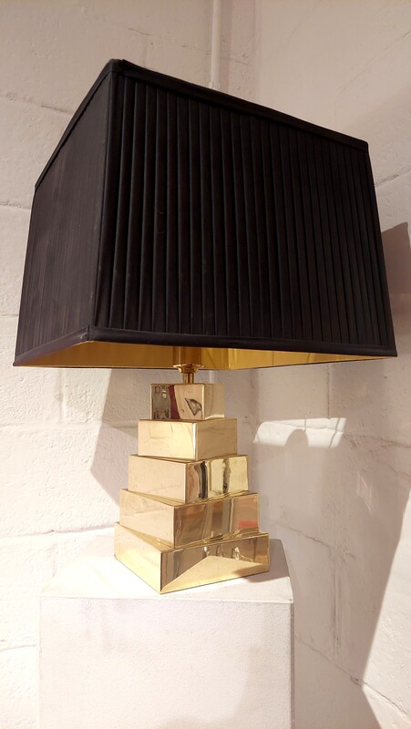 L 308 JC Sculptural gilt brass table lamp, Italy 1980s