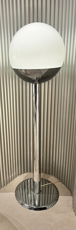 L 440 AV Space age chrome and glass lamp 