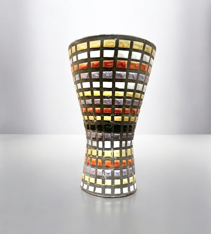 M 156 MH diabolo vase by Roger Capron, Vallauris 