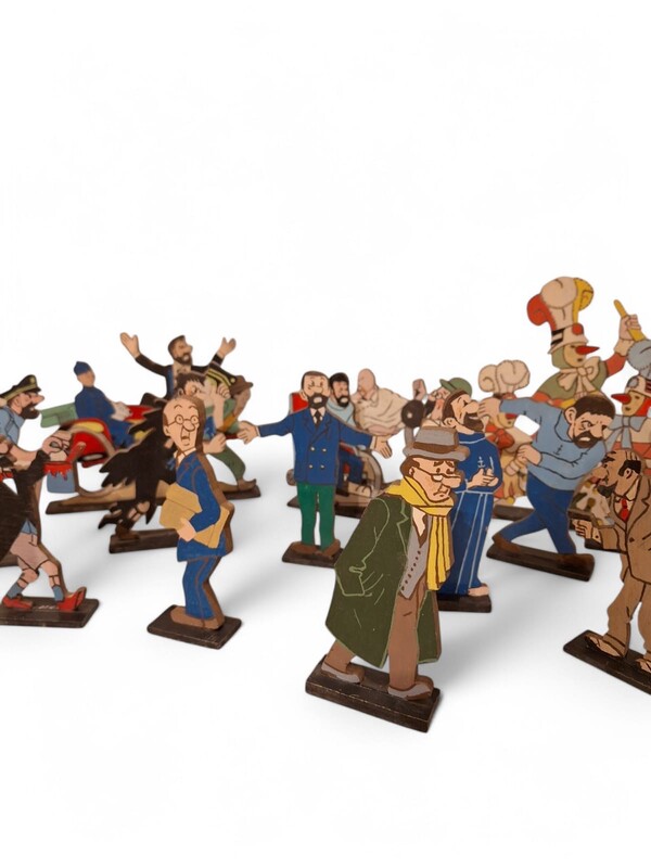 M 289 APO set of 44 collectibles figurines Tintin, painted wood 