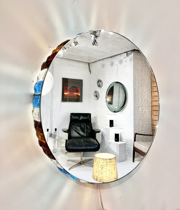 M 808 JD/RC round mirror with colored glass frame