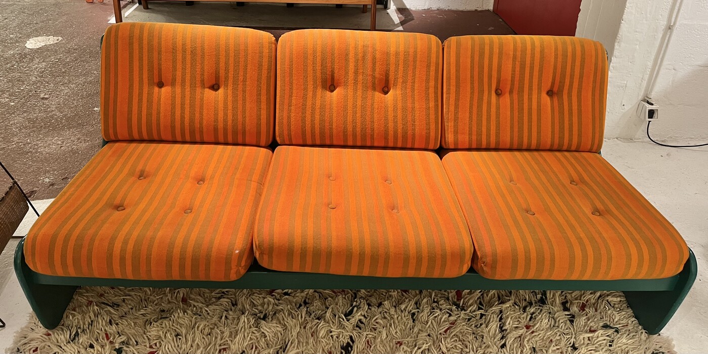 S 105 CW set of a green and orange armchair + sofa 