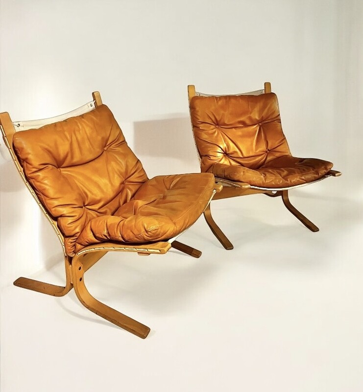 S 231 TH pair of leather and wood seats by Ingmar Relling 