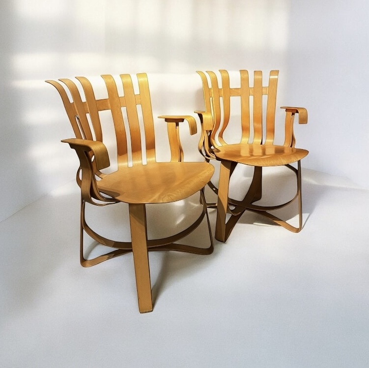 S 232 TH pair of « Hat Trick » plywood  armchairs by Frank Gehry, Knoll edition