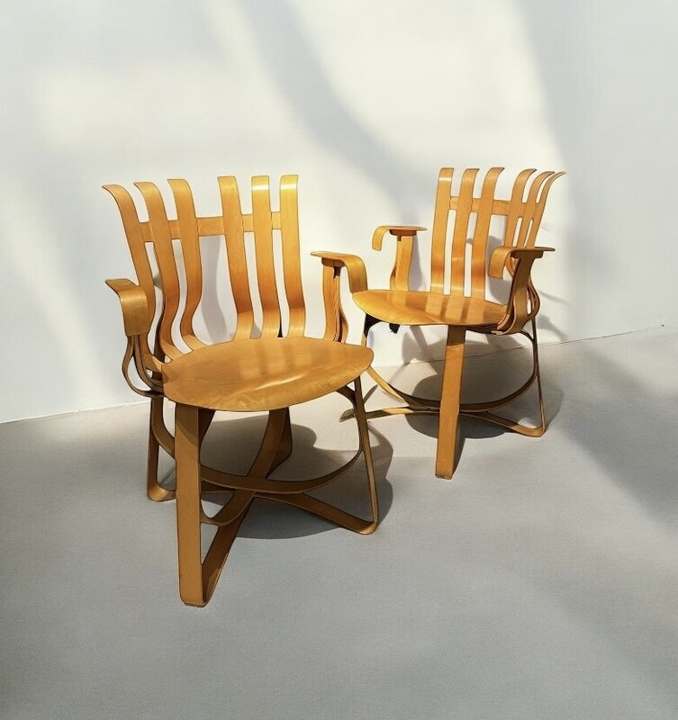 S 232 TH pair of « Hat Trick » plywood  armchairs by Frank Gehry, Knoll edition