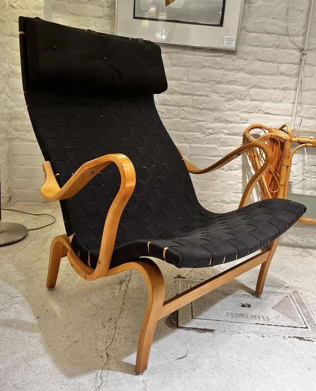 S 234 JB Pernilla Chair, Design by Bruno Mathsson for DUX, Sweden, 1970s Rare version with black straps