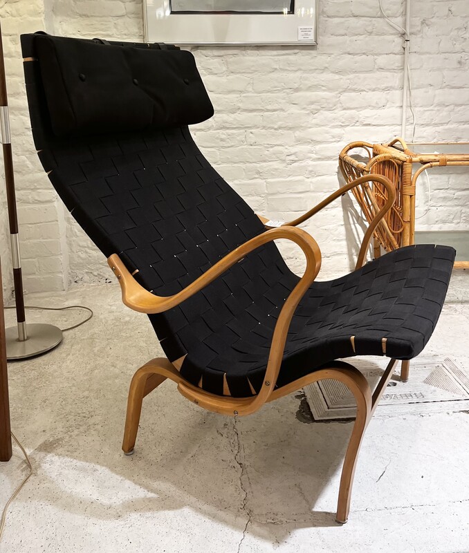 S 234 JB Pernilla Chair, Design by Bruno Mathsson for DUX, Sweden, 1970s Rare version with black straps