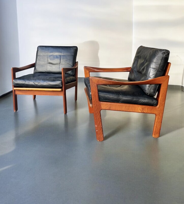 S 238 SC Pair of black leather and teak armchairs by Illum Wikkelso