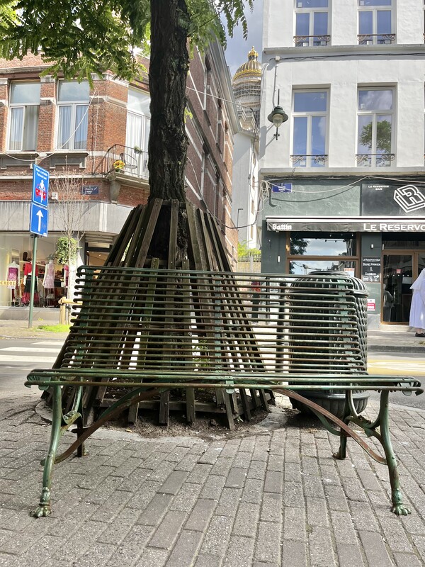 S 242 RD late 19th century wrought iron garden bench by « Grassin / Usine Saint-Sauveur Arras » 