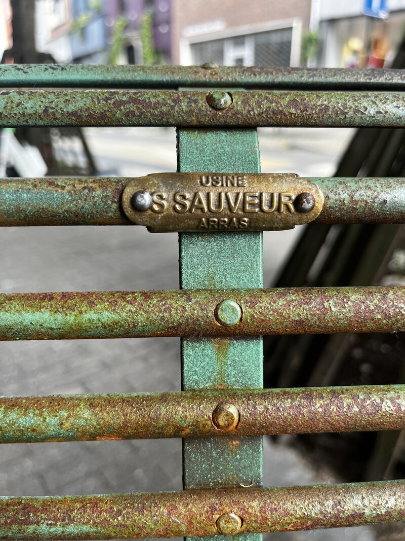 S 242 RD late 19th century wrought iron garden bench by « Grassin / Usine Saint-Sauveur Arras » 