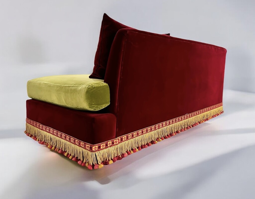 S 286 JFC Velvet Neo classical méridienne, new upholstery