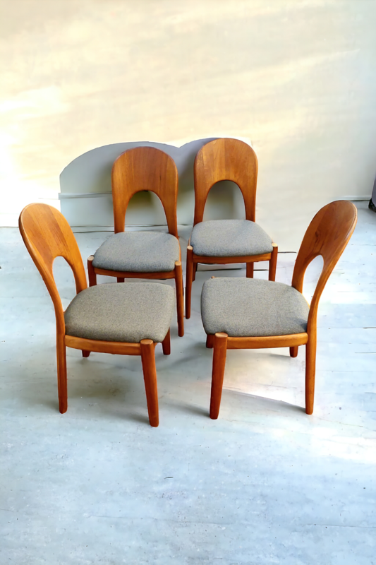 S 289 JC Set solid teakwood dining chairs by Niels Koefoed, Denmark 1970s