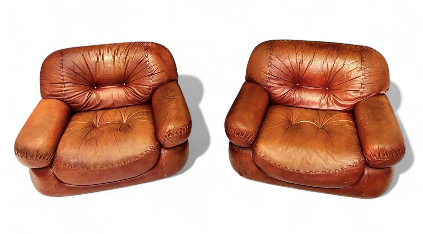 S 307 SR pair of brown leather armchairs by Sapporo